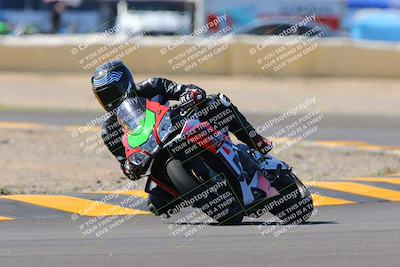 media/Oct-09-2022-SoCal Trackdays (Sun) [[95640aeeb6]]/Turn 2 (1110am)/